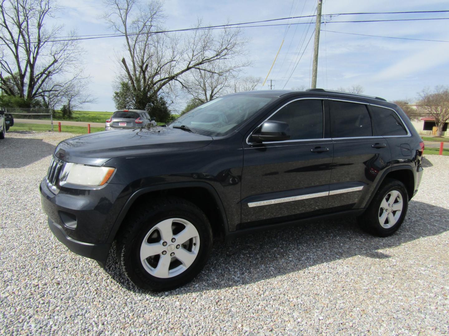 2013 Blue /Gray Jeep Grand Cherokee Laredo 2WD (1C4RJEAG0DC) with an 3.6L V6 DOHC 24V engine, Automatic transmission, located at 15016 S Hwy 231, Midland City, AL, 36350, (334) 983-3001, 31.306210, -85.495277 - Photo#3